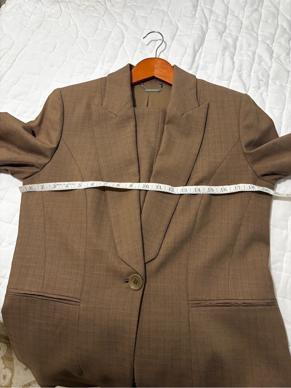 Elie Tahari Tan suit 10/8 - Picture 4 of 16